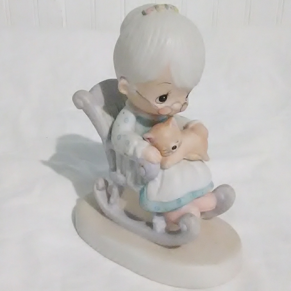 SALE 1979 "The Purr-Fect Grandma"